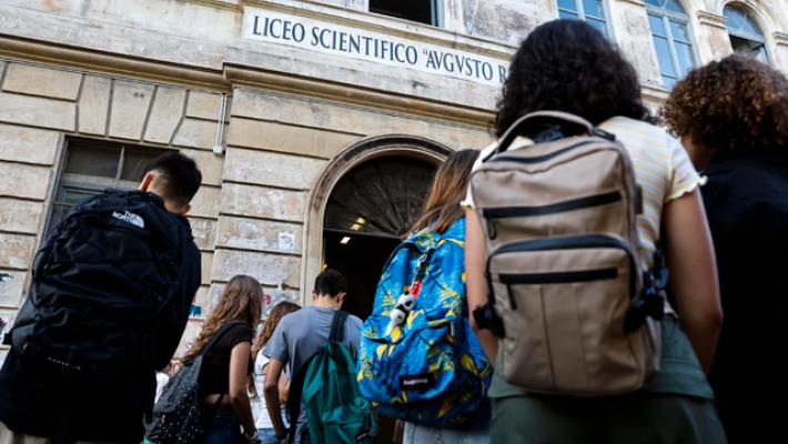 Arriva appello contro linee guida per introduzione dell' IA a scuola