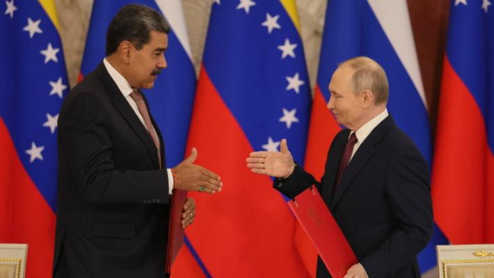 Putin parla con Maduro, 'solidarietà contro le pressioni esterne'