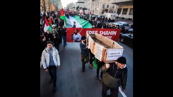 Centinaia in marcia a Torino per l'imam Shahin, 'stop alle deportazioni'