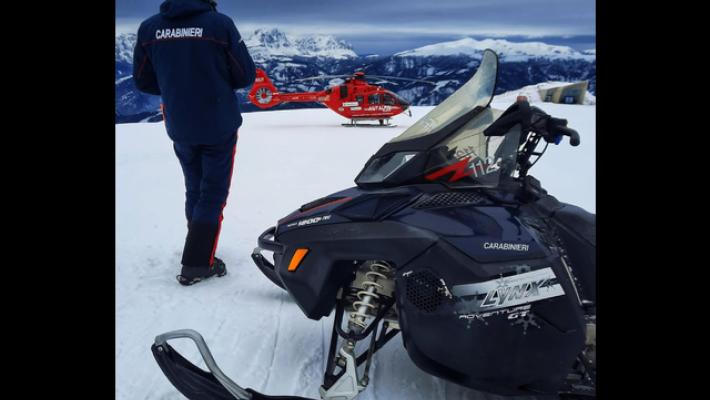 Atterra sulle piste da sci in elicottero, imprenditore multato