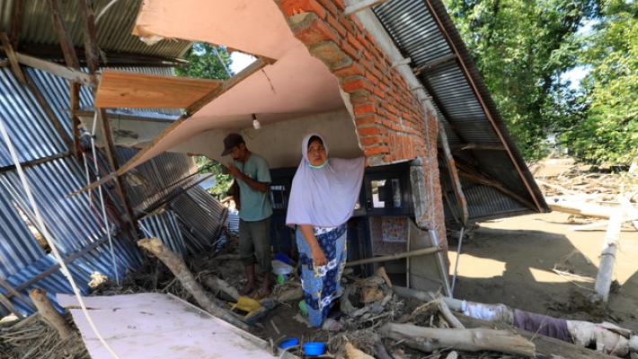 In Indonesia sono pi&ugrave; di mille i morti per le inondazioni