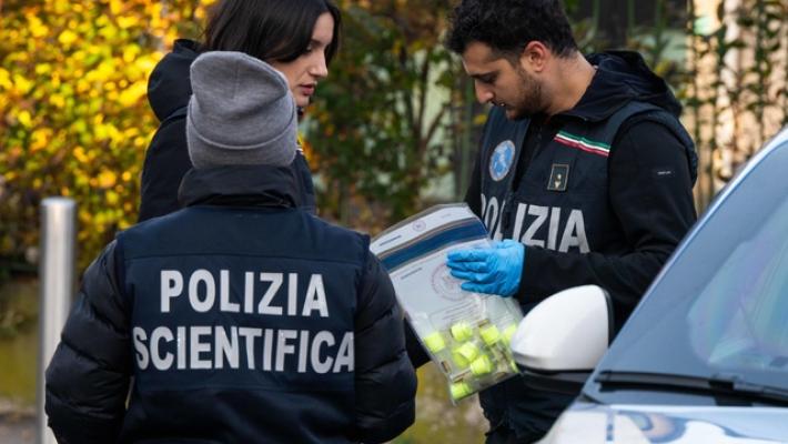 Ferita da un colpo di pistola accidentale, grave donna di 45 anni