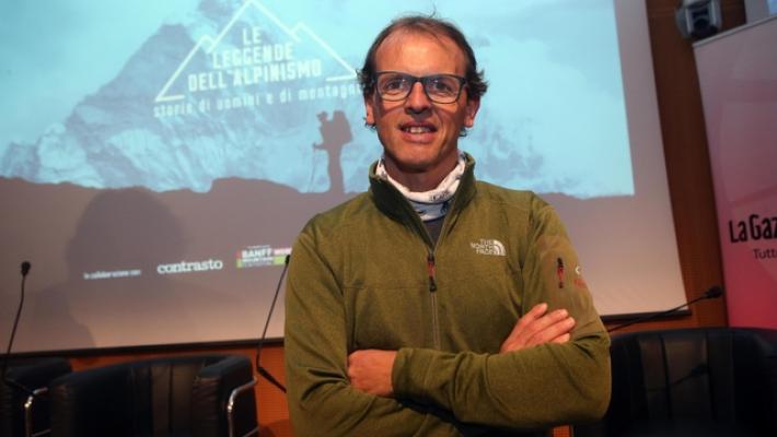 Malore per Simone Moro sull'Himalaya, alpinista in ospedale
