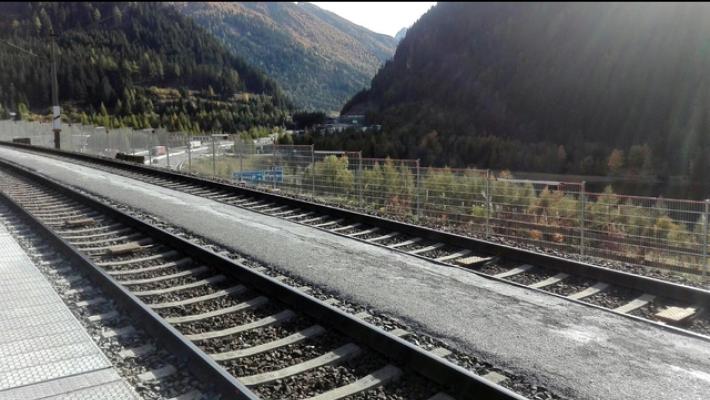 Carrello di servizio esce dai binari, ritardi sulla linea del Brennero