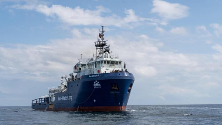 Seawatch, nave di migranti in difficolt&agrave; con tre neonati a bordo
