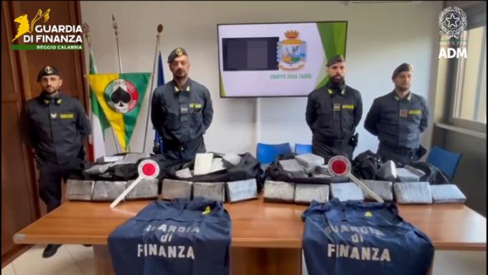 Sequestrati 248 chili di cocaina nel porto di Gioia Tauro