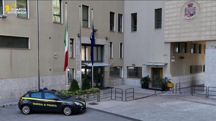 Scoperte due fabbriche clandestine di sigarette nel Lazio