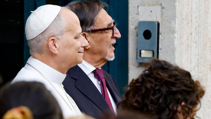 Il Papa al Senato ha scoperto il volto del Bambinello nel presepe