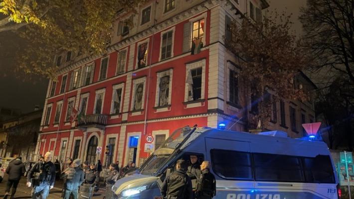 Polizia perquisisce Askatasuna a Torino dopo assalto Stampa