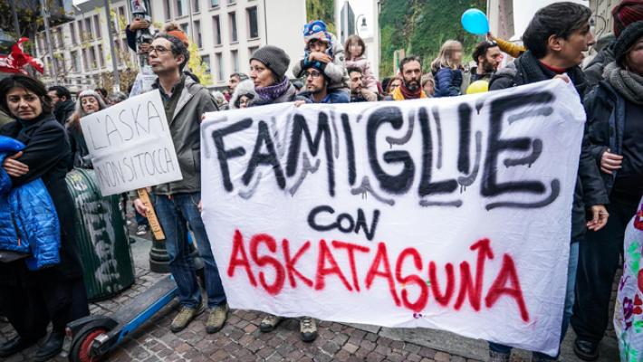 Partito il corteo a Torino contro sgombero di Askatasuna, 'Guai a chi ci tocca'