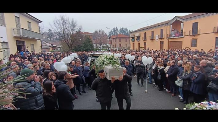 Dolore ai funerali di Matilde, ventenne vittima di corsa clandestina