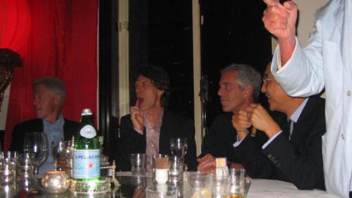 Il dipartimento di Giustizia ripubblica la foto di Trump nei file Epstein