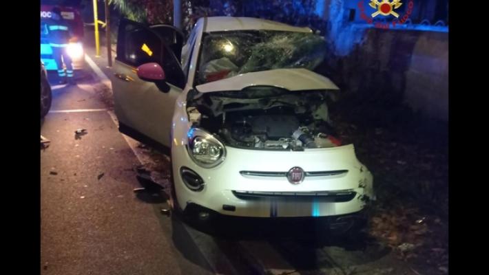 Scontro tra un'auto e un bus nella notte a Ostia, muore una 27enne