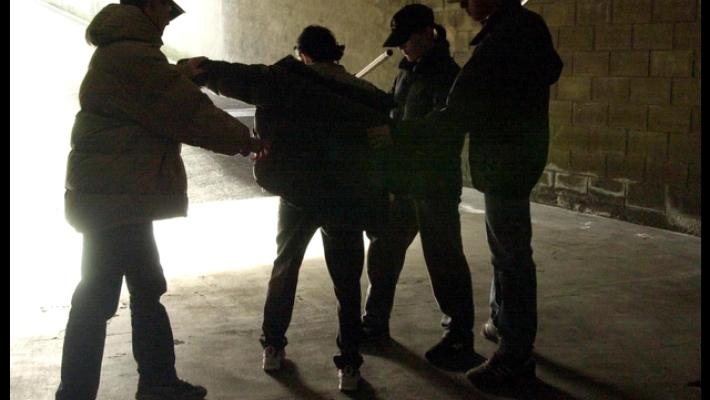Aggredito e rapinato 15enne a Milano, arrestati quattro giovanissimi