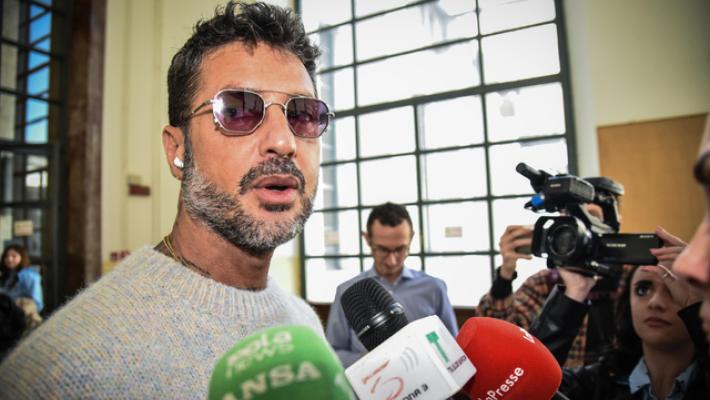 Fabrizio Corona sar&agrave; interrogato domani dopo la denuncia di Signorini