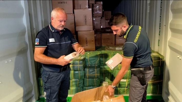 Sequestrate nel porto di Genova Pra' oltre 20 mila borse 'taroccate'