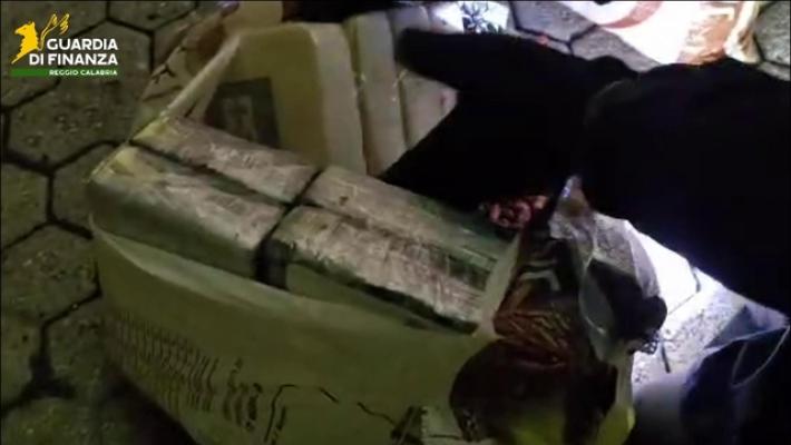 Sequestrati nel porto di Gioia Tauro 435 chili di cocaina per un valore di 70 milioni