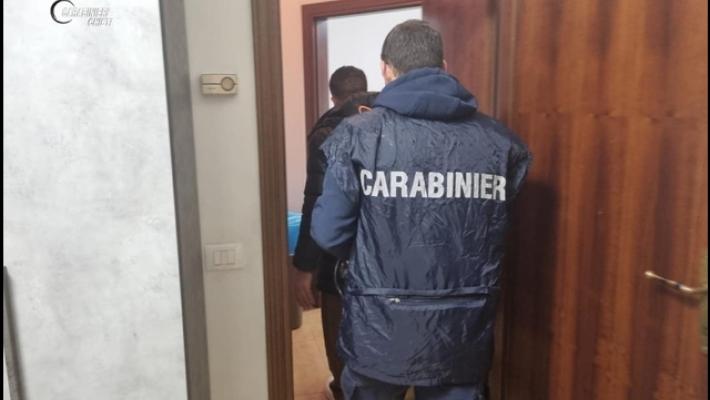 Scoperta centrale di truffe via sms con tecnica 'smishing', 17 indagati