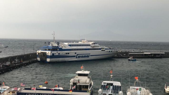 Libeccio forte, stop agli aliscafi per Ischia e Procida