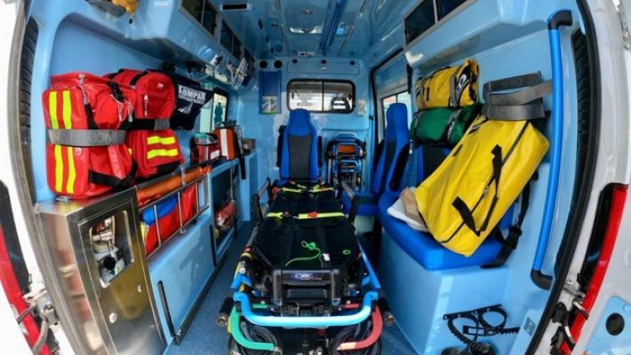 Finiscono con l'auto fuori strada, muore un 18enne, feriti due coetanei