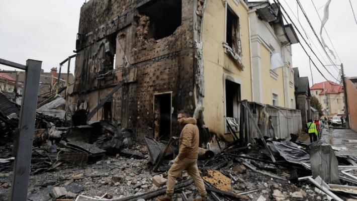 Kiev, 'nella notte due missili e 60 droni lanciati sull'Ucraina, colpite 5 localit&agrave;'