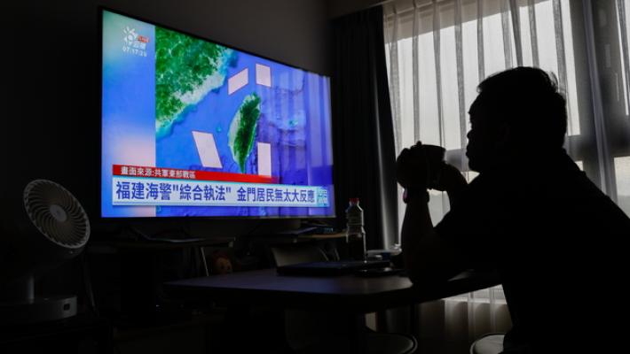 Pechino spara razzi durante l'esercitazione intorno a Taiwan, 130 aerei vicino l'isola