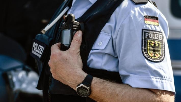 Rapina da almeno 30 milioni di euro per la "banda del buco" in Germania. Folla di clienti agli sportelli, arriva la polizia