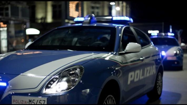 Calci e pugni a un tredicenne per rubargli l'iPhone