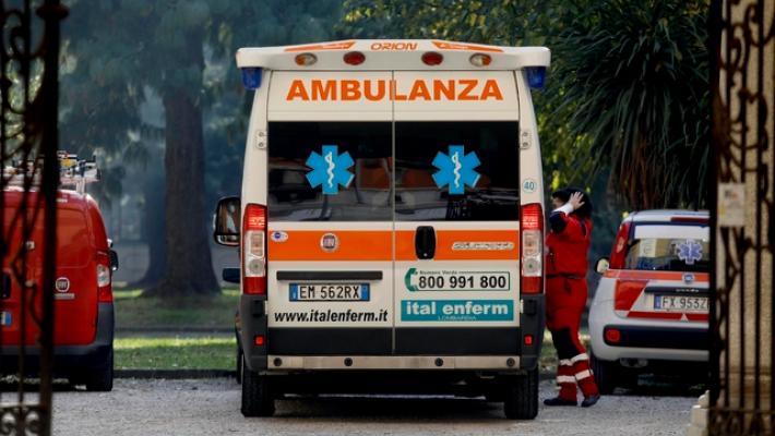 Pensionato morto in casa a Milano, indagata la moglie