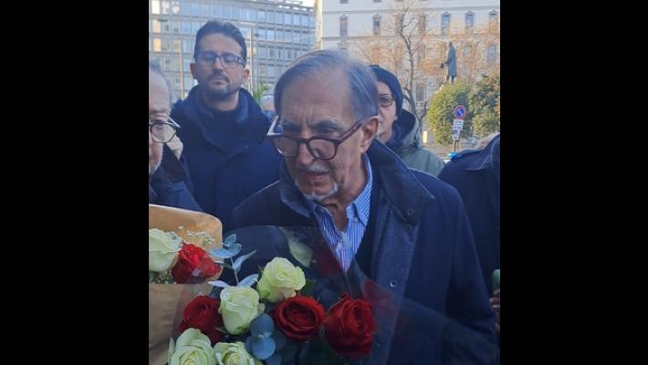 Crans-Montana, La Russa depone fiori davanti al consolato svizzero di Milano