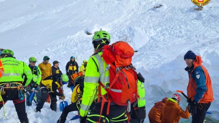 Travolto da una valanga , muore uno scialpinista