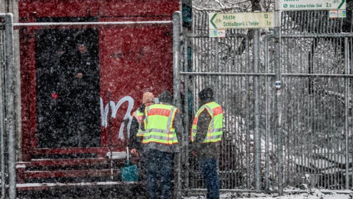 Incendio a Berlino, blackout per 45.000 appartamenti