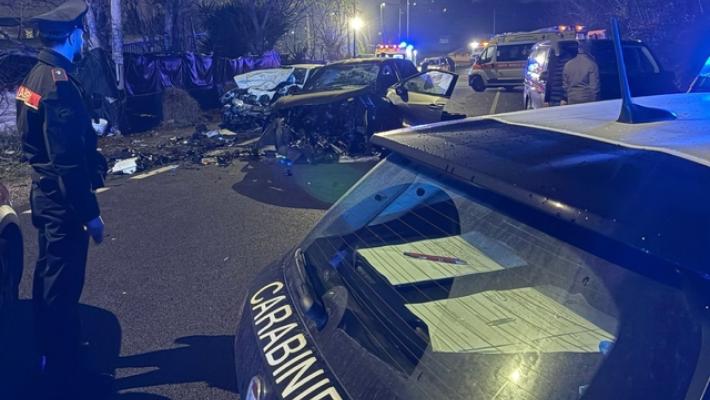 Frontale tra due auto a Roma, tre morti e un ferito grave