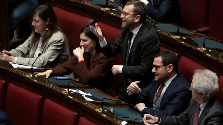 Pd, "Meloni sceglie Trump e dimentica che l'Italia ripudia la guerra"