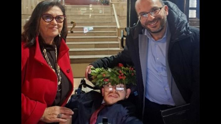 Quando la voce nasce dagli occhi, Andrea si laurea ogni oltre limite