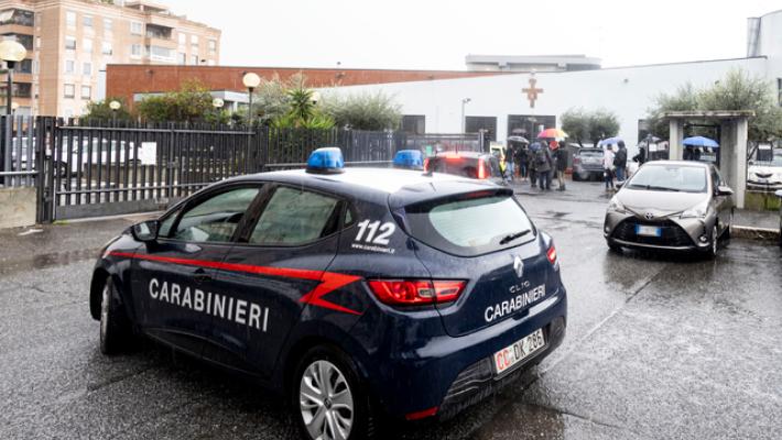 Latitante rientra dalla Germania convinto al telefono dai carabinieri