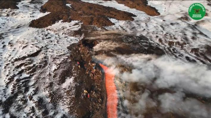 Etna: attiva colata nella Valle del Bove, tremore vulcanico in aumento