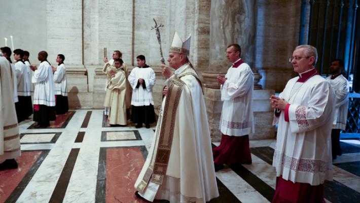 Il Papa, no ai deliri di onnipotenza, resistere alle lusinghe dei potenti