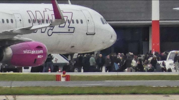 Voli dirottati a Brindisi per il maltempo, passeggeri tornano in Albania con traghetto