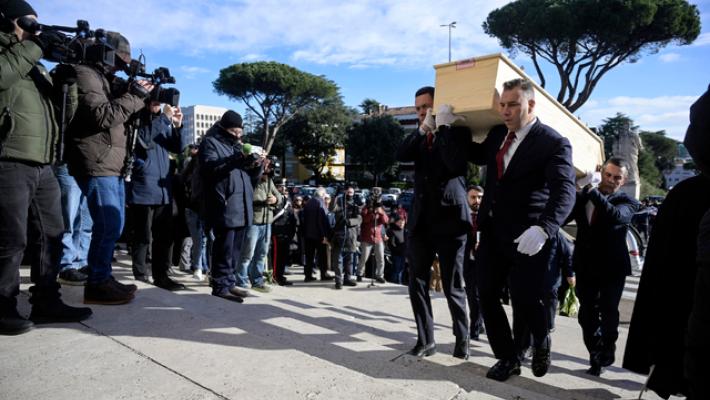 Crans-Montana, il pap&agrave; di Riccardo 'sar&agrave; sempre presente nella nostra vita'