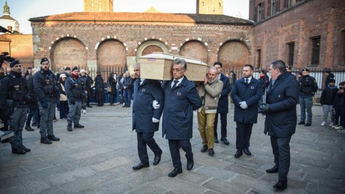 La mamma di Achille, 'ci hai insegnato il coraggio e l'amore, tua per sempre'