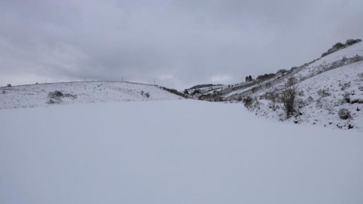 Ghiaccio e neve, lo spettacolo bianco nell'oasi di Colfiorito