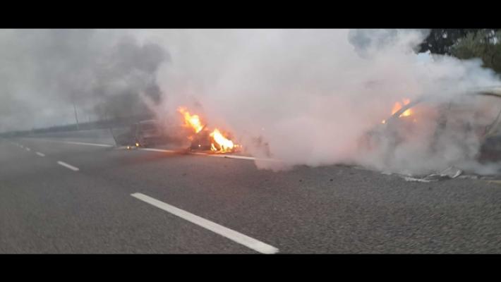 Assalto ad un portavalori sull'A14 nel Foggiano, auto in fiamme