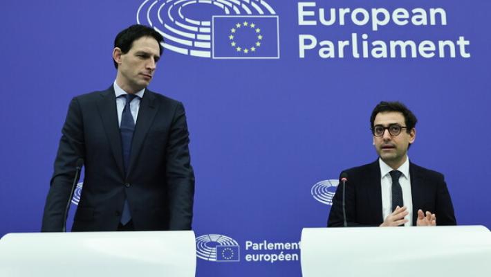 Commissione Ue: "Deplorevole il ritiro degli Usa dal trattato sul clima"