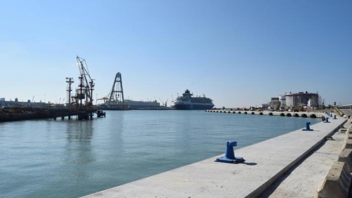 Vento forte rallenta il traffico marittimo nel porto di Livorno