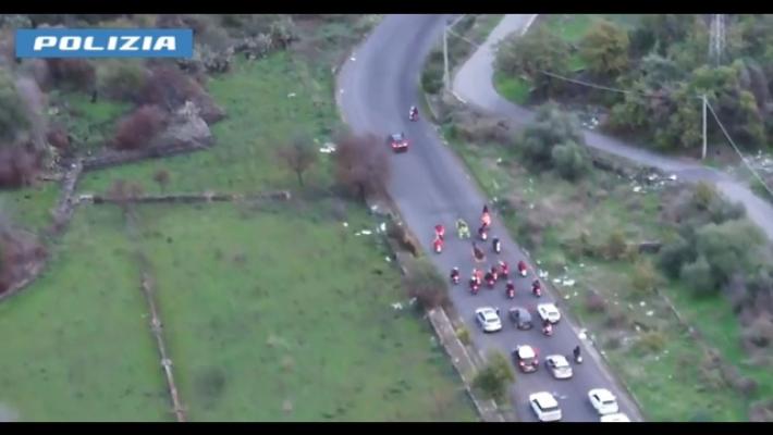 Corsa clandestina di cavalli, polizia la 'segue' con droni e la blocca