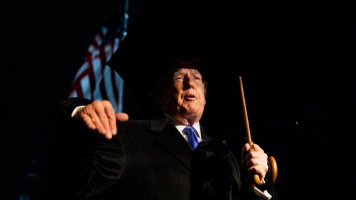 Decreto Trump per proteggere proventi vendita del petrolio venezuelano