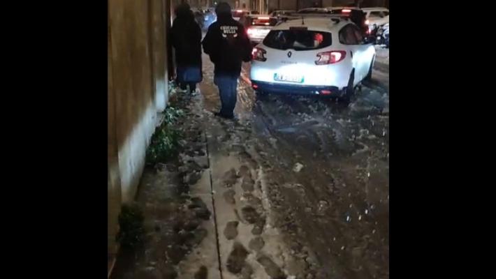 A Enna fitta nevicata notturna