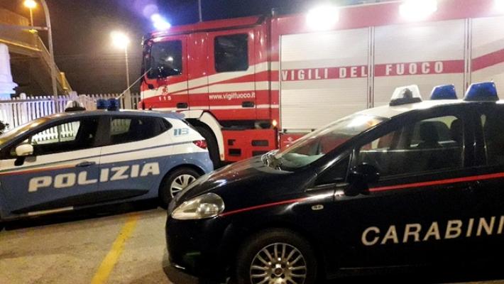 Aggredisce moglie e madre e minaccia di far esplodere il palazzo