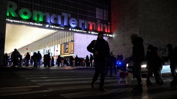 Fumo da cavo elettrico, stop a treni su 10 binari alla stazione Termini